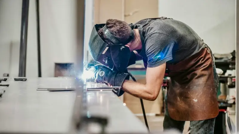On-site mobile welding repair for metal gates and railings in Reading and Berkshire.